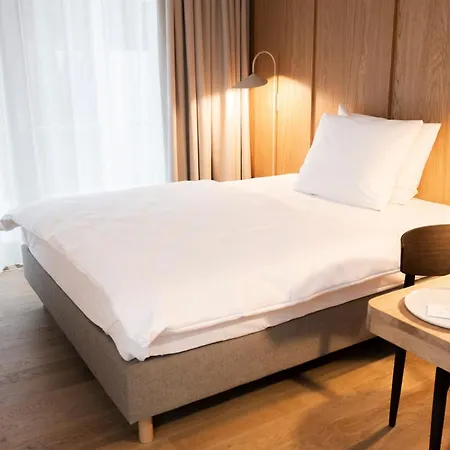 Kaya Stuttgart Airport Messe Leura